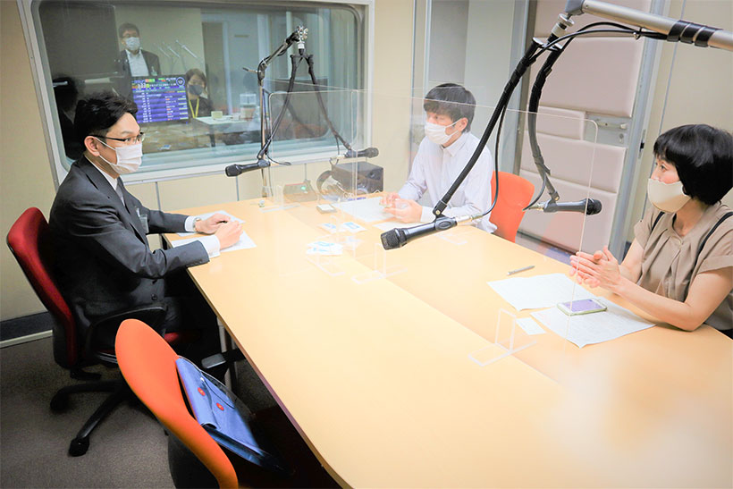 （写真左から）高木、上野透アナウンサー、小林淳子アナウンサー